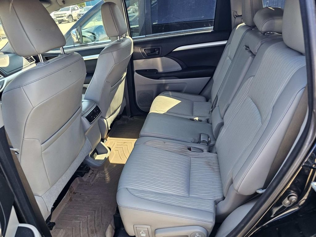 Used 2016 Black Toyota LE Plus V6 image 18