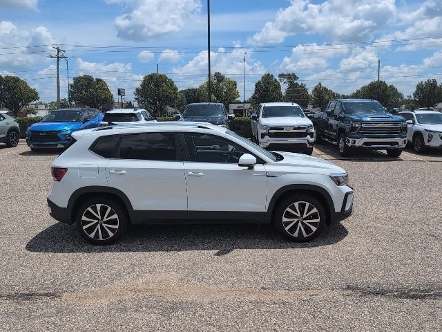 Used 2024 White Volkswagen 1.5T SE image 15