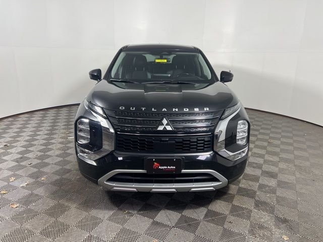 Used 2022 Mitsubishi Outlander SE with VIN JA4J4UA80NZ068381 for sale in Shakopee, Minnesota