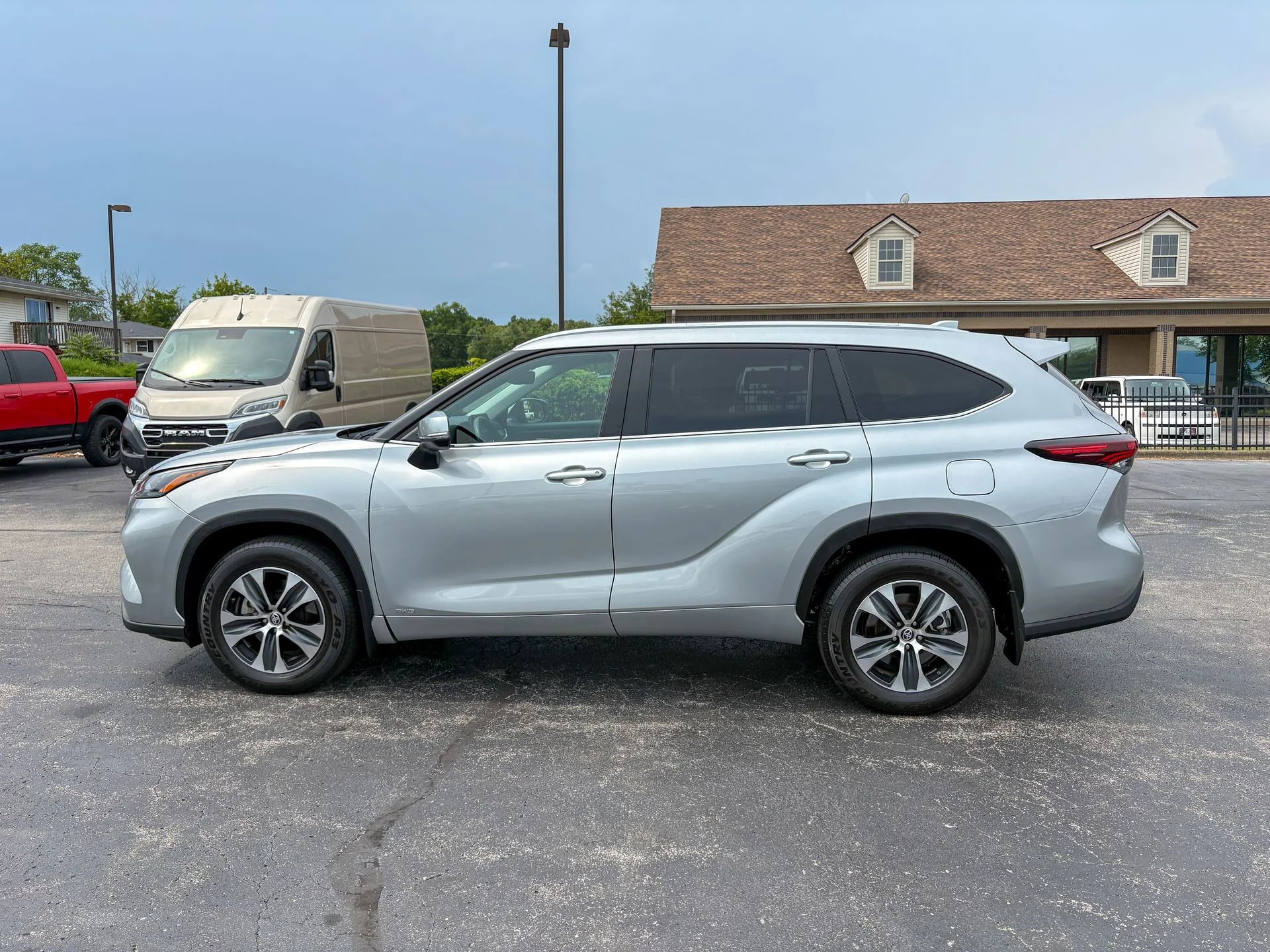 Used 2024 Silver Toyota XLE image 7