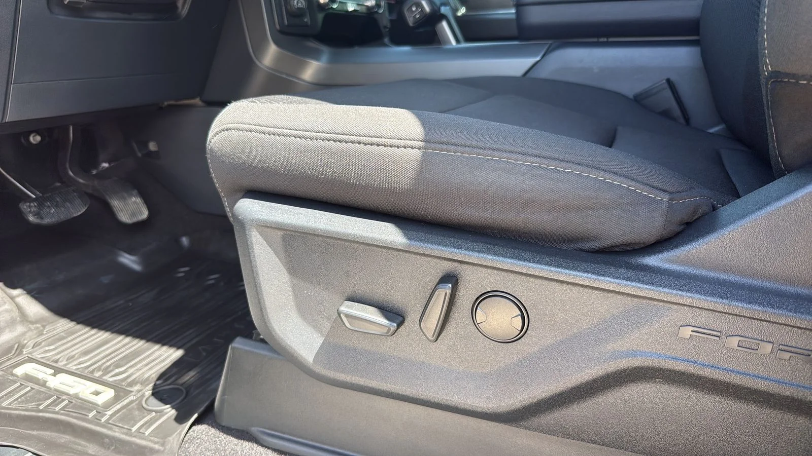 Used 2024 Gray Ford XLT image 10