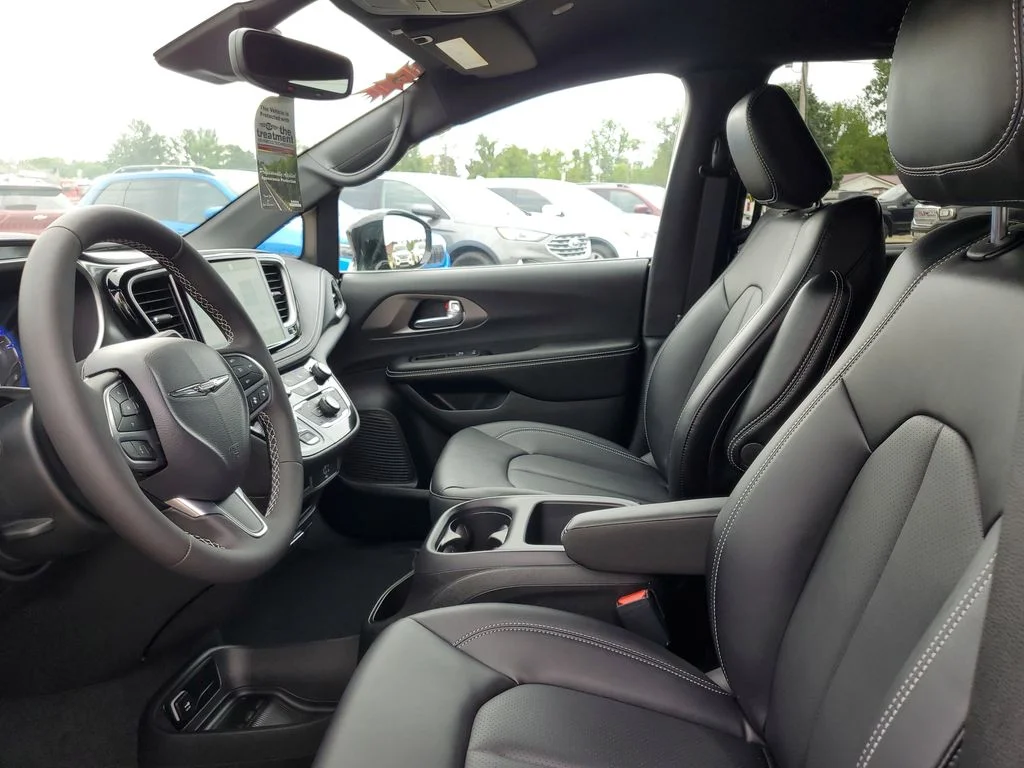2026 Chrysler Pacifica Select - Photo 7