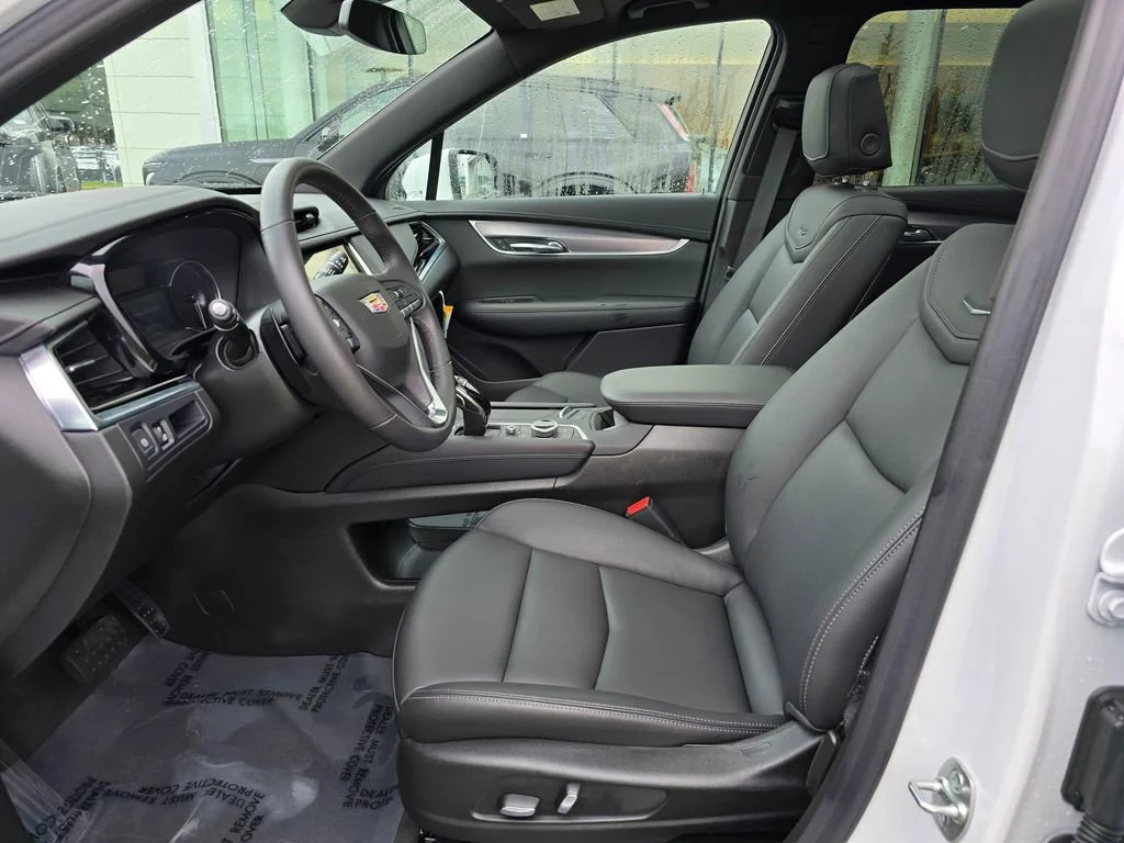 Used 2025 Crystal White Tricoat Cadillac Luxury image 20