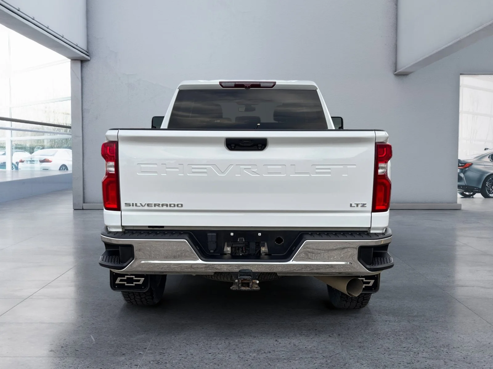 Used 2022 White Chevrolet LTZ image 4