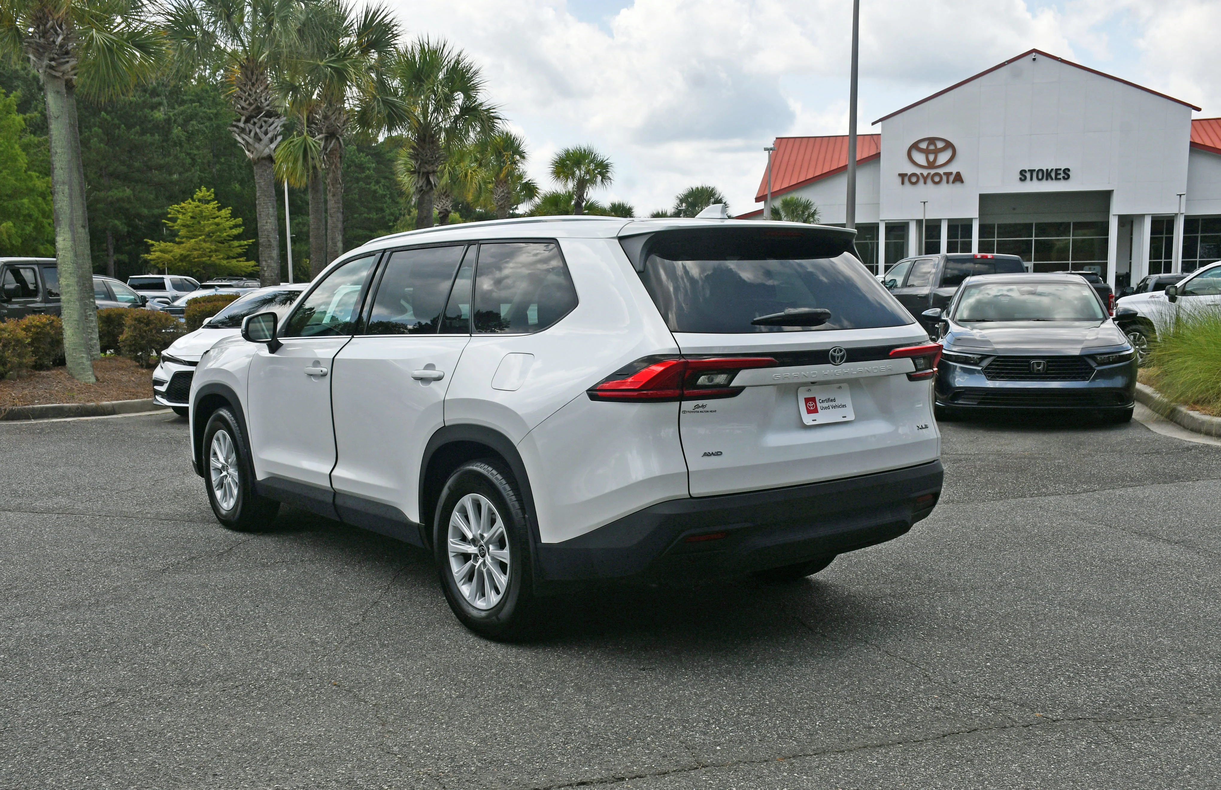 Used 2024 Beige Toyota XLE image 2