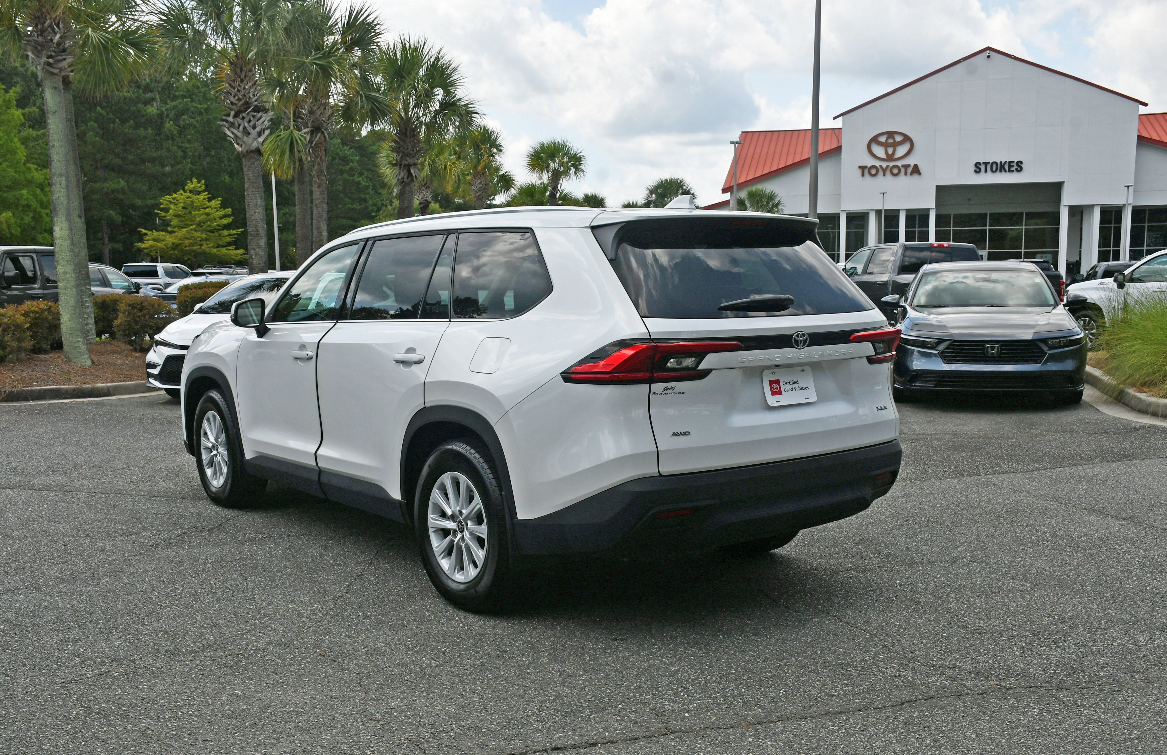 Used 2024 Beige Toyota XLE image 2