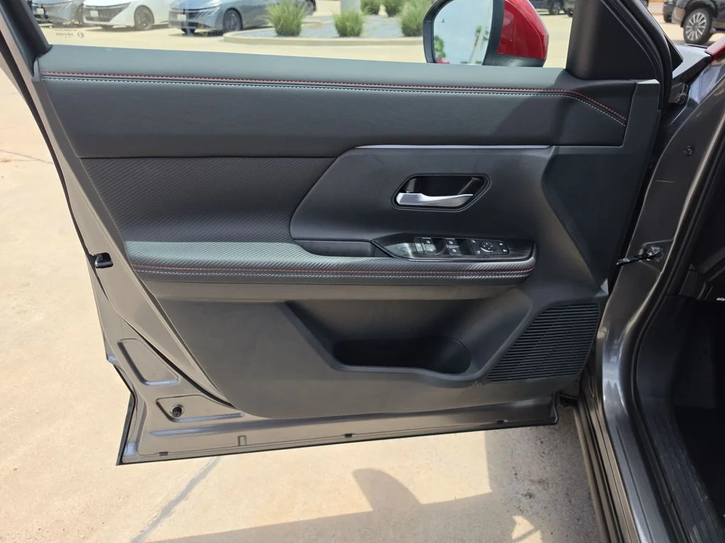 New 2026 Gun Metallic / Scarlet Ember Tintcoat Two-tone Nissan SR image 23