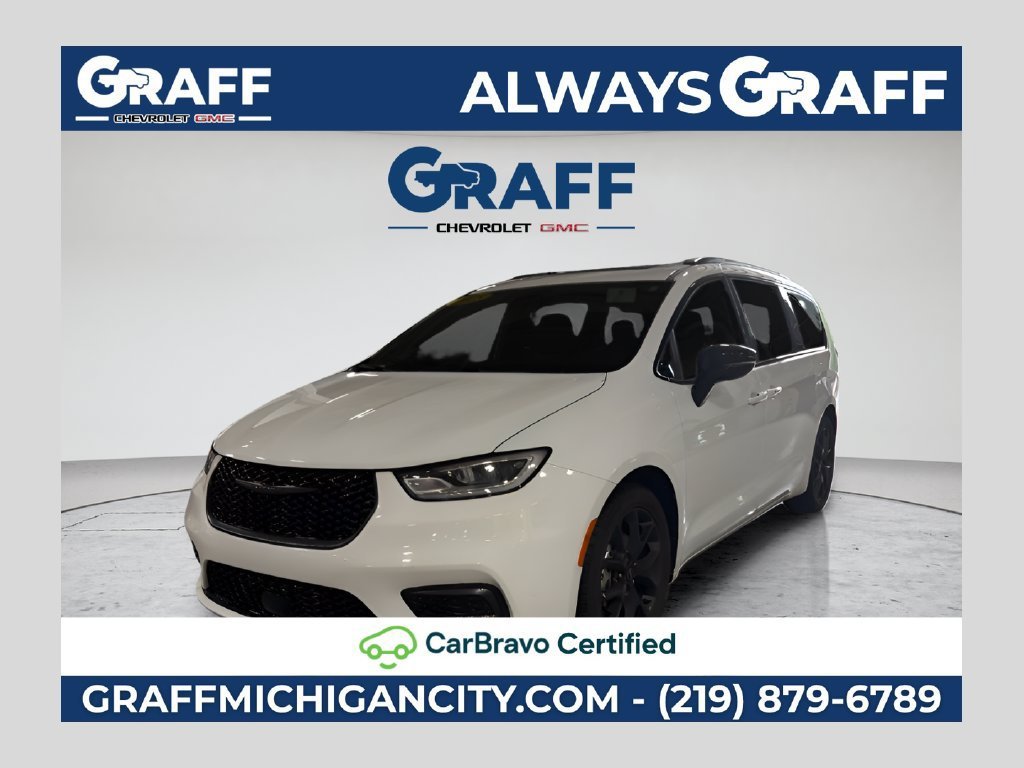 Used 2025  Chrysler Limited image 1