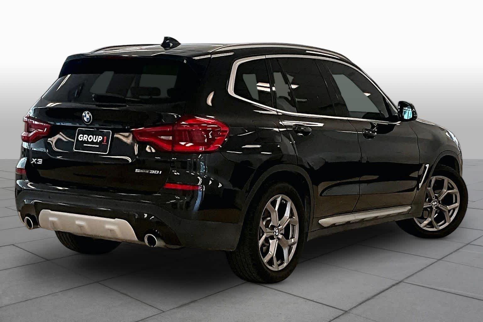 Used 2020 Black Sapphire Metallic BMW sDrive30i image 12