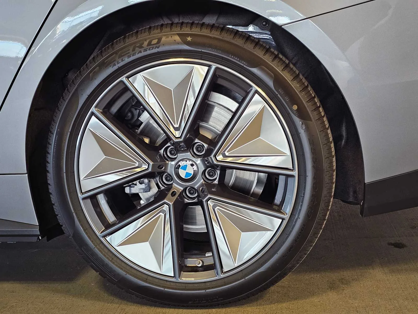 New 2026 Skyscraper Grey Metallic BMW xDrive40 image 8