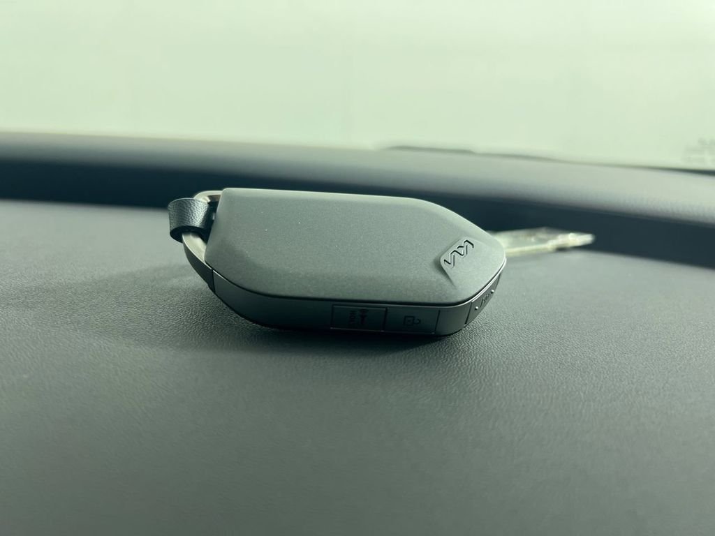New 2026 Snow White Pearl Kia LXS image 35
