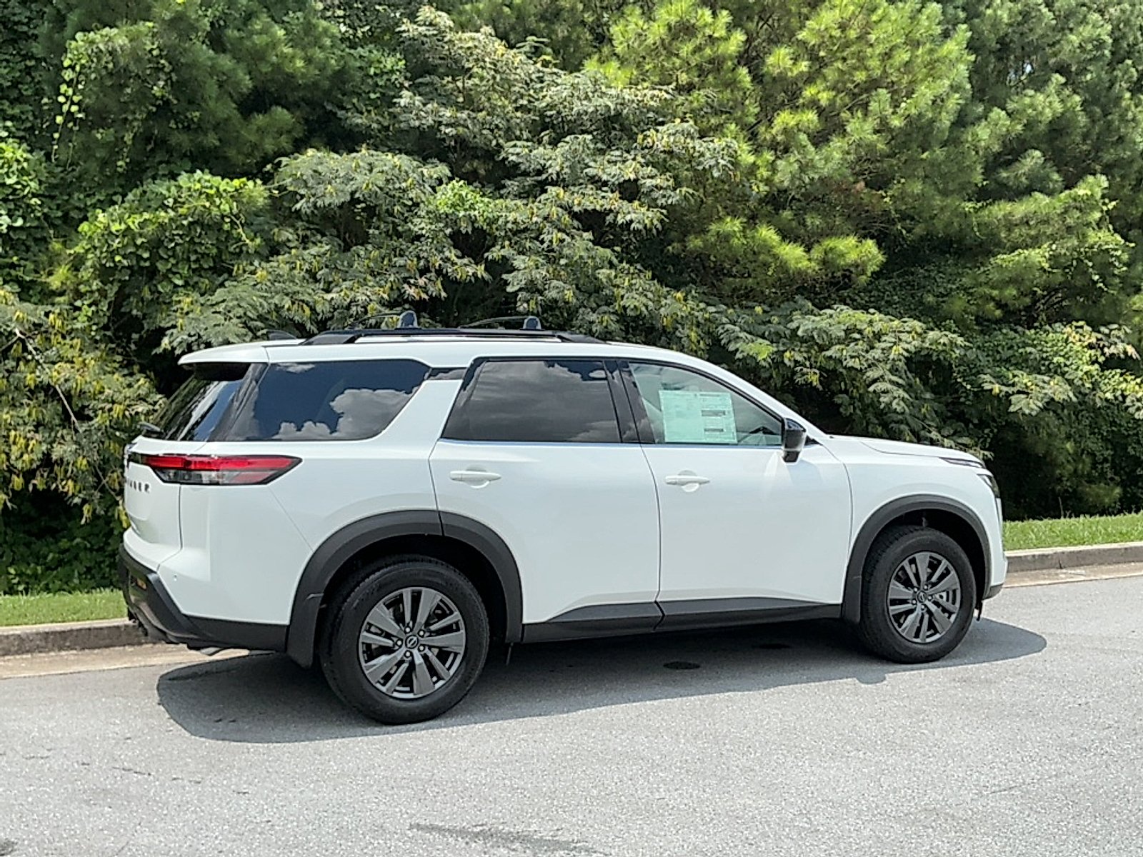 New 2026 Everest White Pearl Tricoat Nissan SV image 2