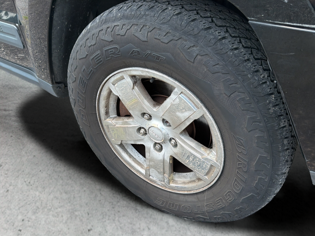 Used 2006 Black Jeep Laredo image 20