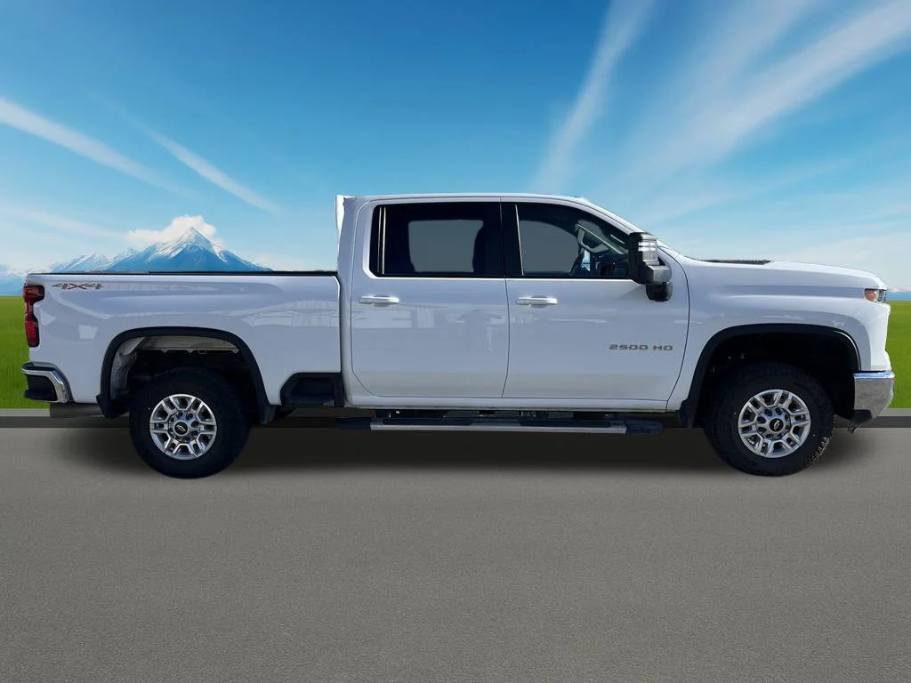 Used 2025 White Chevrolet LT image 4