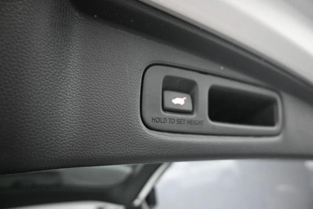 Used 2023 Silver Honda EX-L image 13