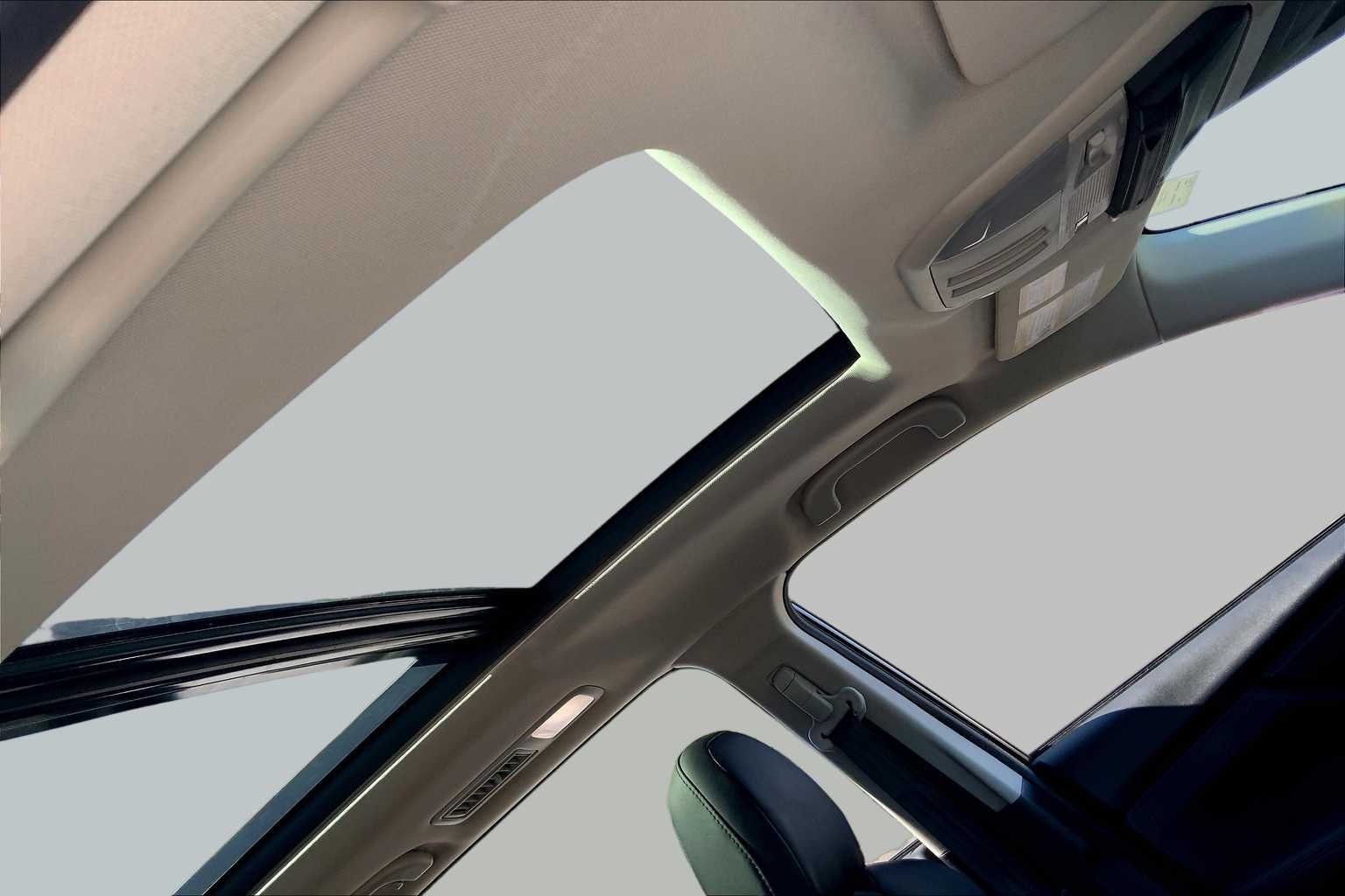 Used 2025 Cosmic Blue Pearl Subaru Onyx Edition Touring image 14