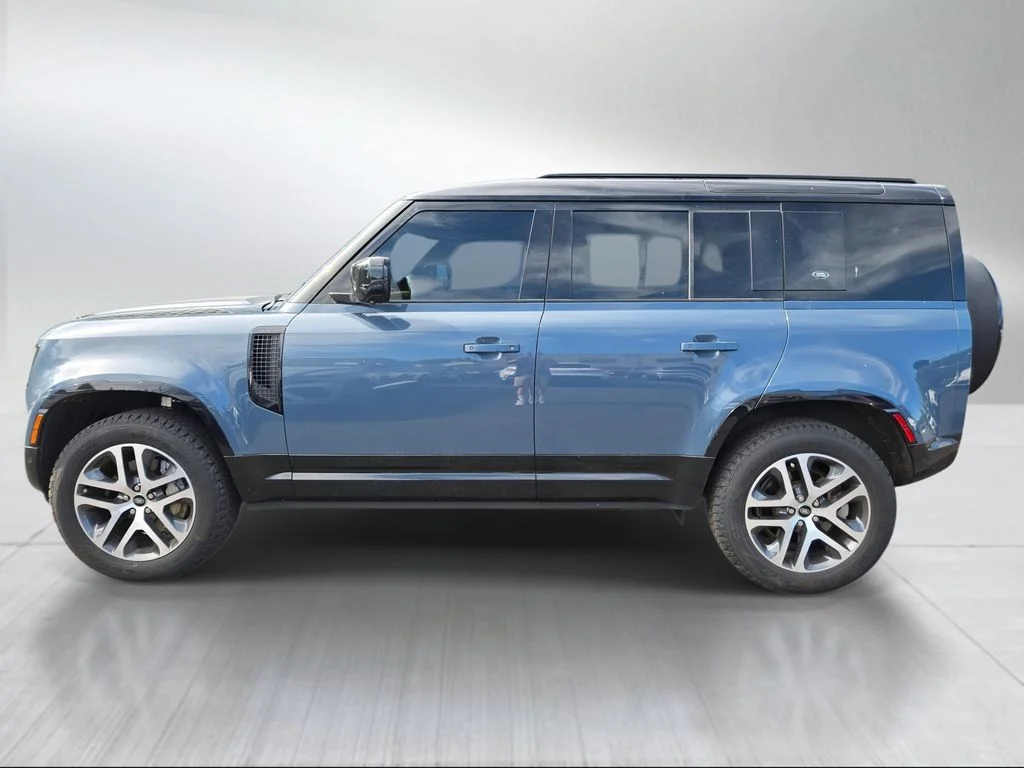 Used 2024 Tasman Blue Metallic Land Rover X-Dynamic SE image 6