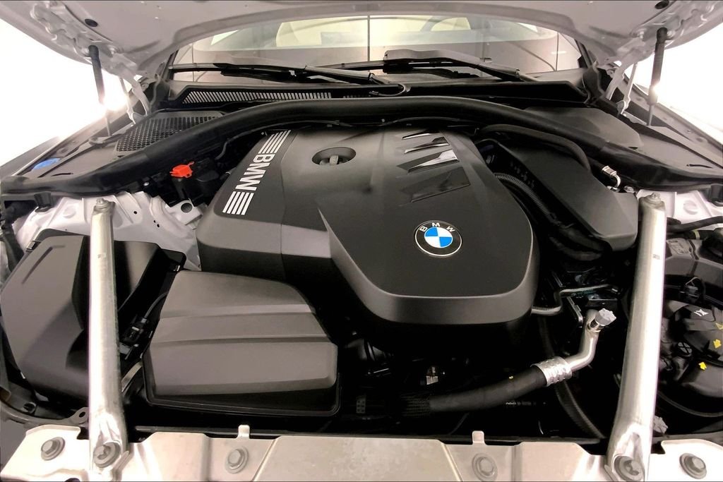 Used 2025 Mineral White Metallic BMW  image 9