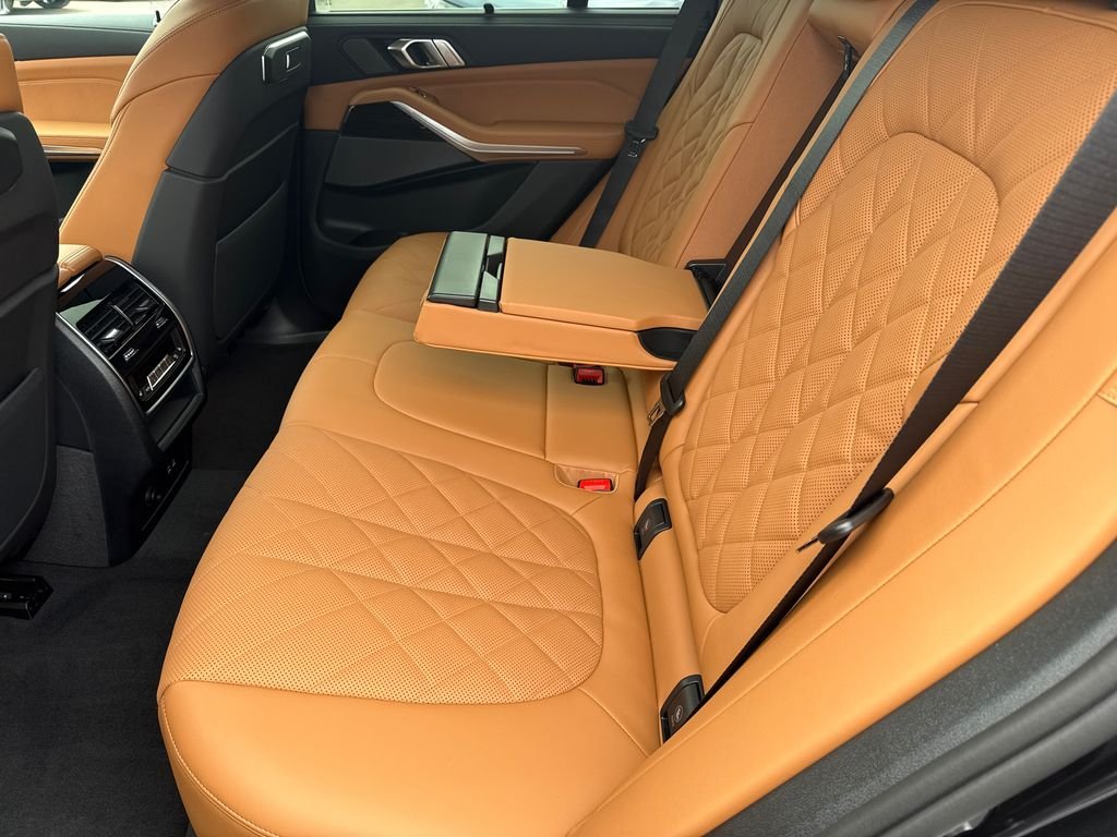 New 2026 Black Sapphire Metallic BMW xDrive40i image 18