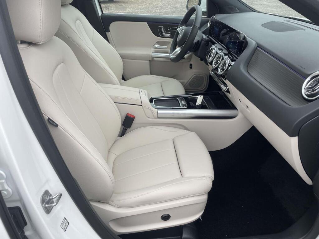New 2026 Polar White Mercedes-Benz GLA 250 image 20
