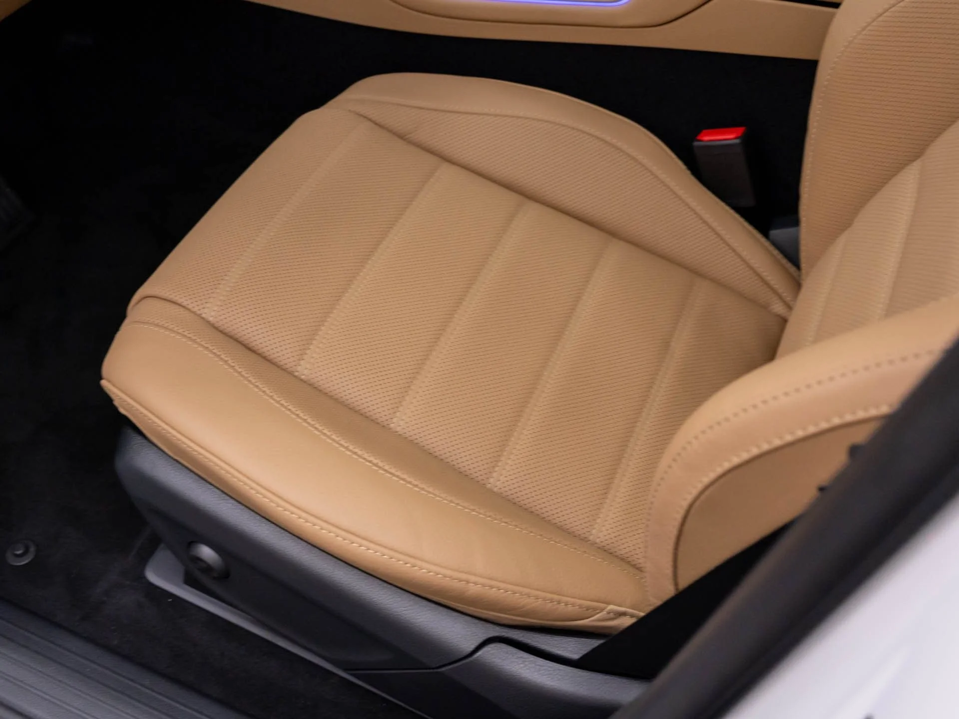 New 2026 White Mercedes-Benz GLE 580 image 16