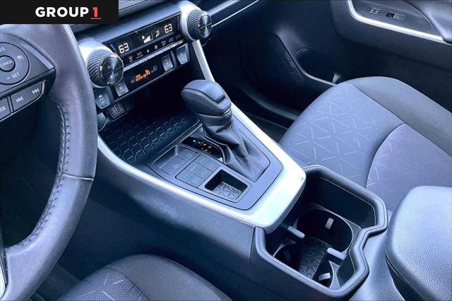 Certified Used 2025 SILVER SKY METALLIC Toyota  image 17