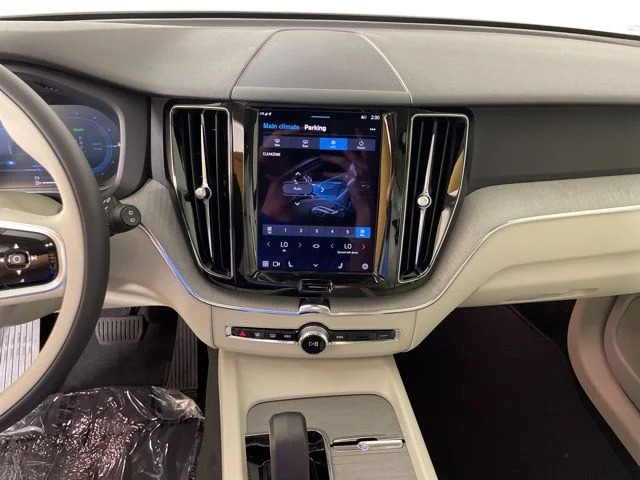 2025 Volvo XC60 Plus - Photo 27