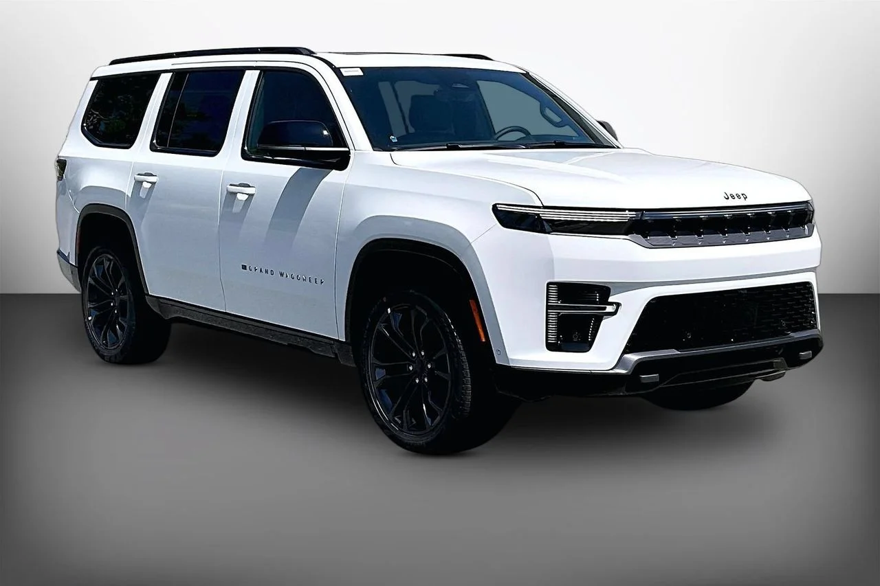 New 2026 Bright White Clearcoat Jeep Summit Reserve image 1