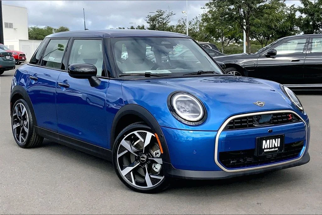 2026 MINI Hardtop Cooper S's photo