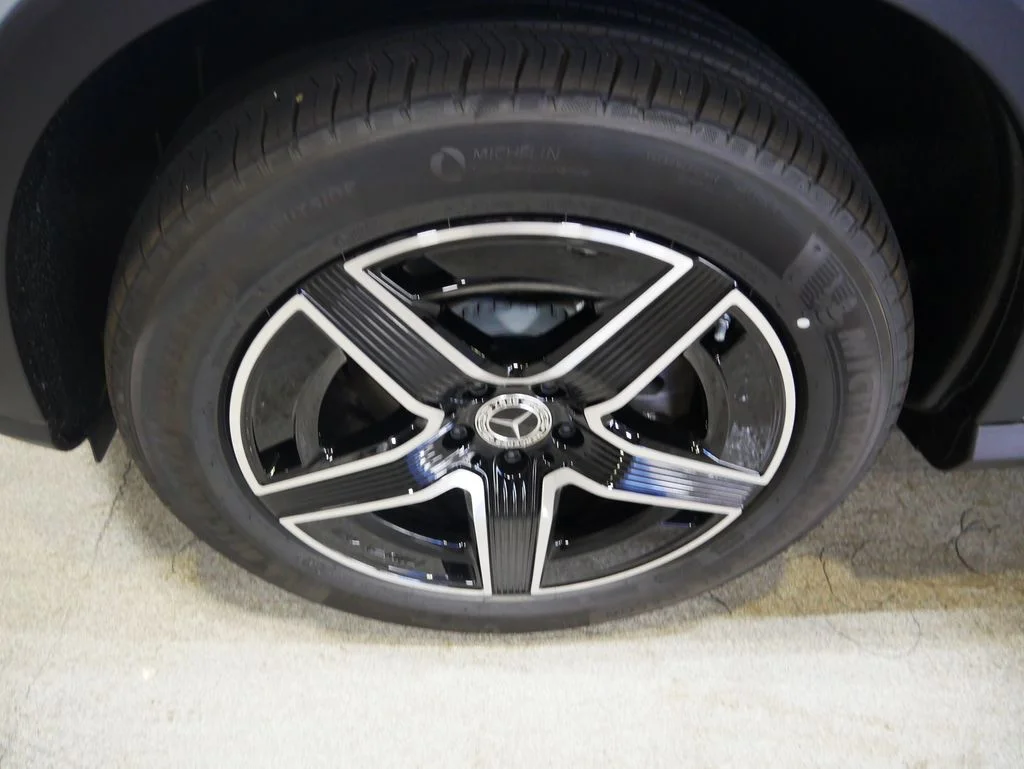 Certified Used 2026 MANUFAKTUR Alpine Grey Mercedes-Benz GLC 300 image 11