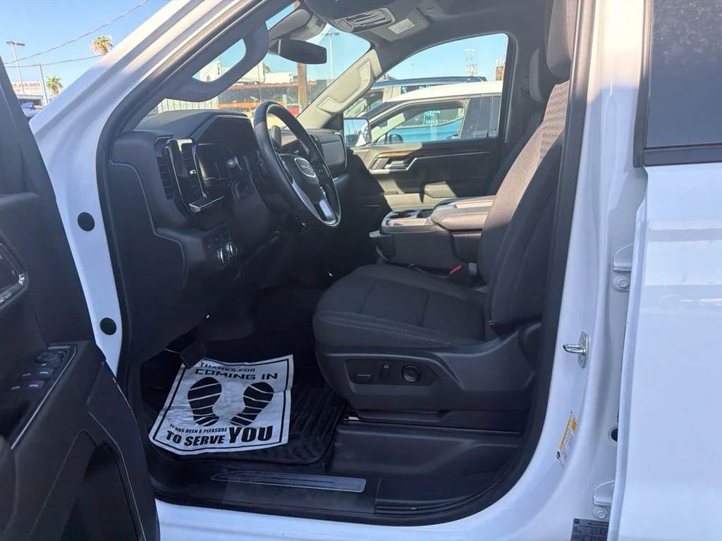 Used 2023 White GMC Elevation image 3