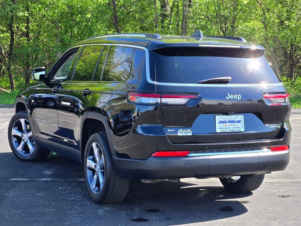 Used 2021 Black Jeep Limited 4x4 image 16