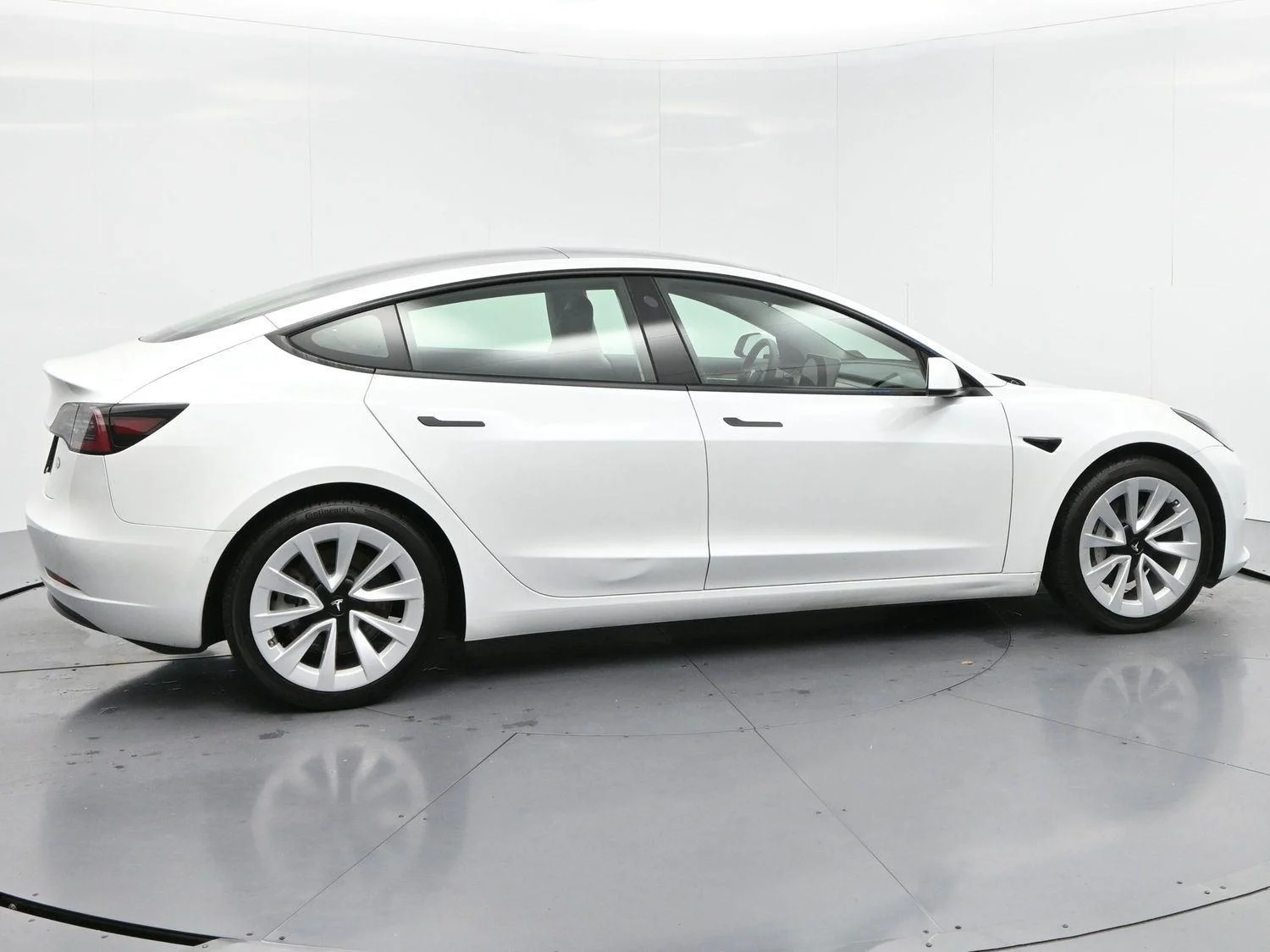 Used 2022 Pearl White Multi-Coat Tesla Base image 8