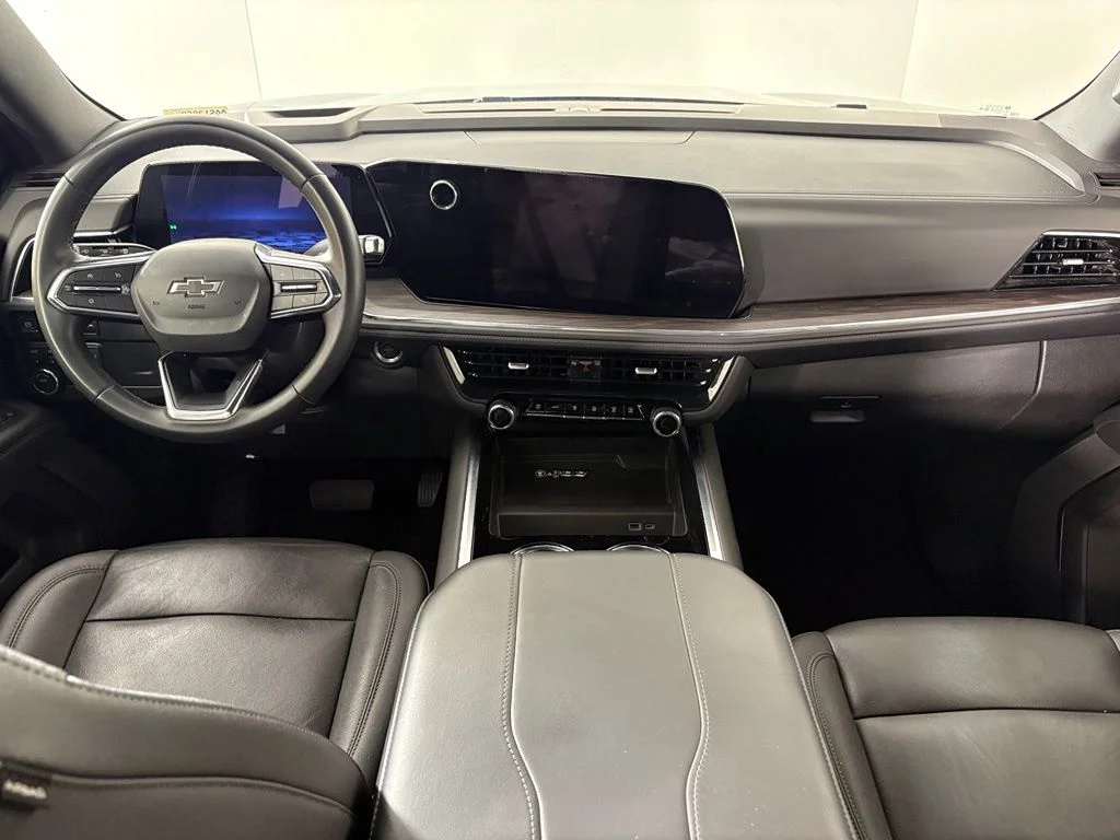Used 2025 Black Chevrolet Z71 image 41