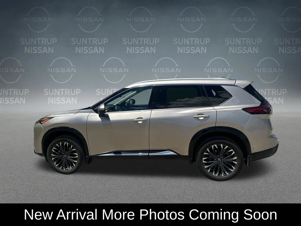 Used 2024 Gold Nissan Platinum image 3