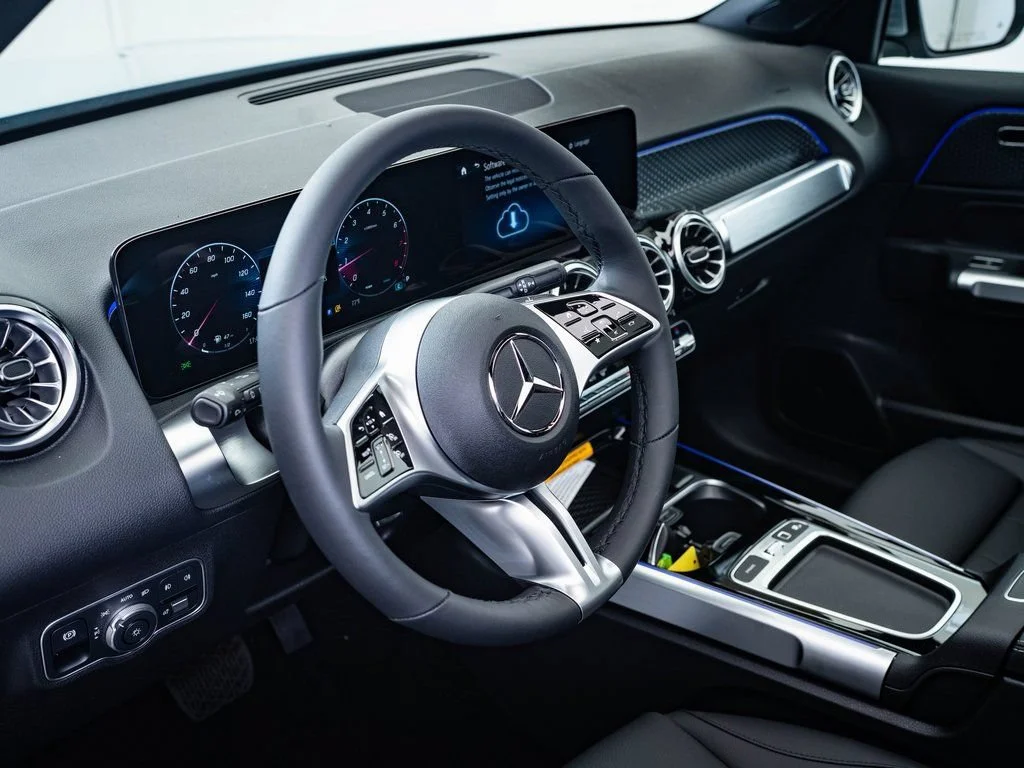 Used 2026 Mountain Gray Metallic Mercedes-Benz GLB 250 image 19