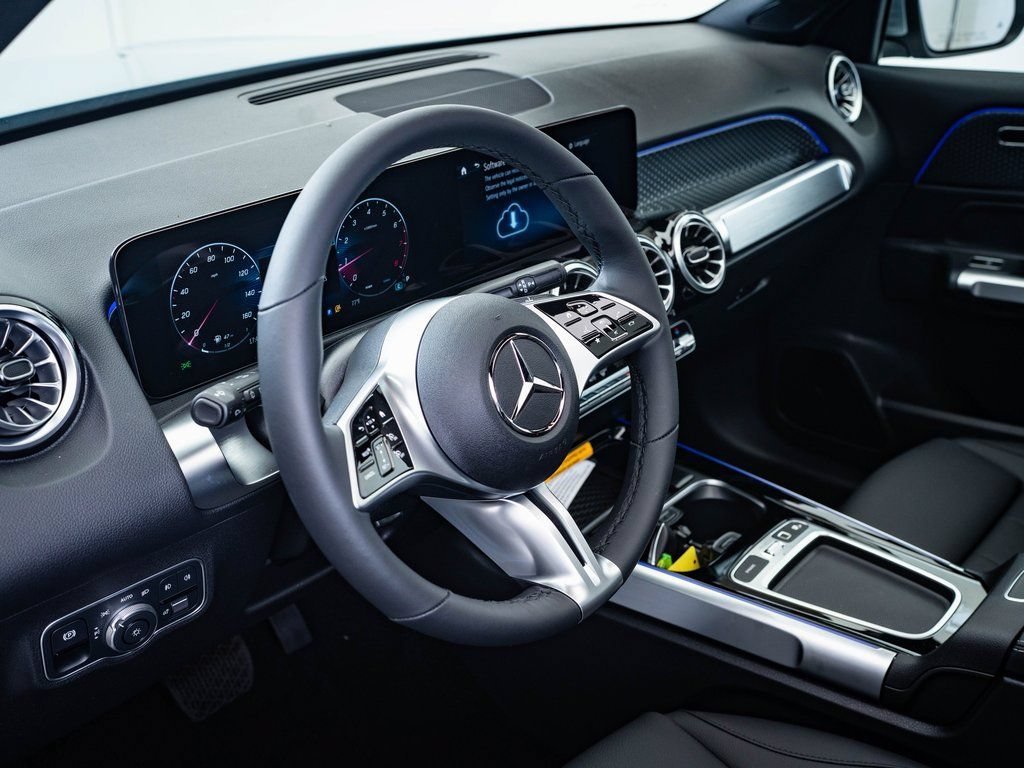 Used 2026 Mountain Gray Metallic Mercedes-Benz GLB 250 image 19