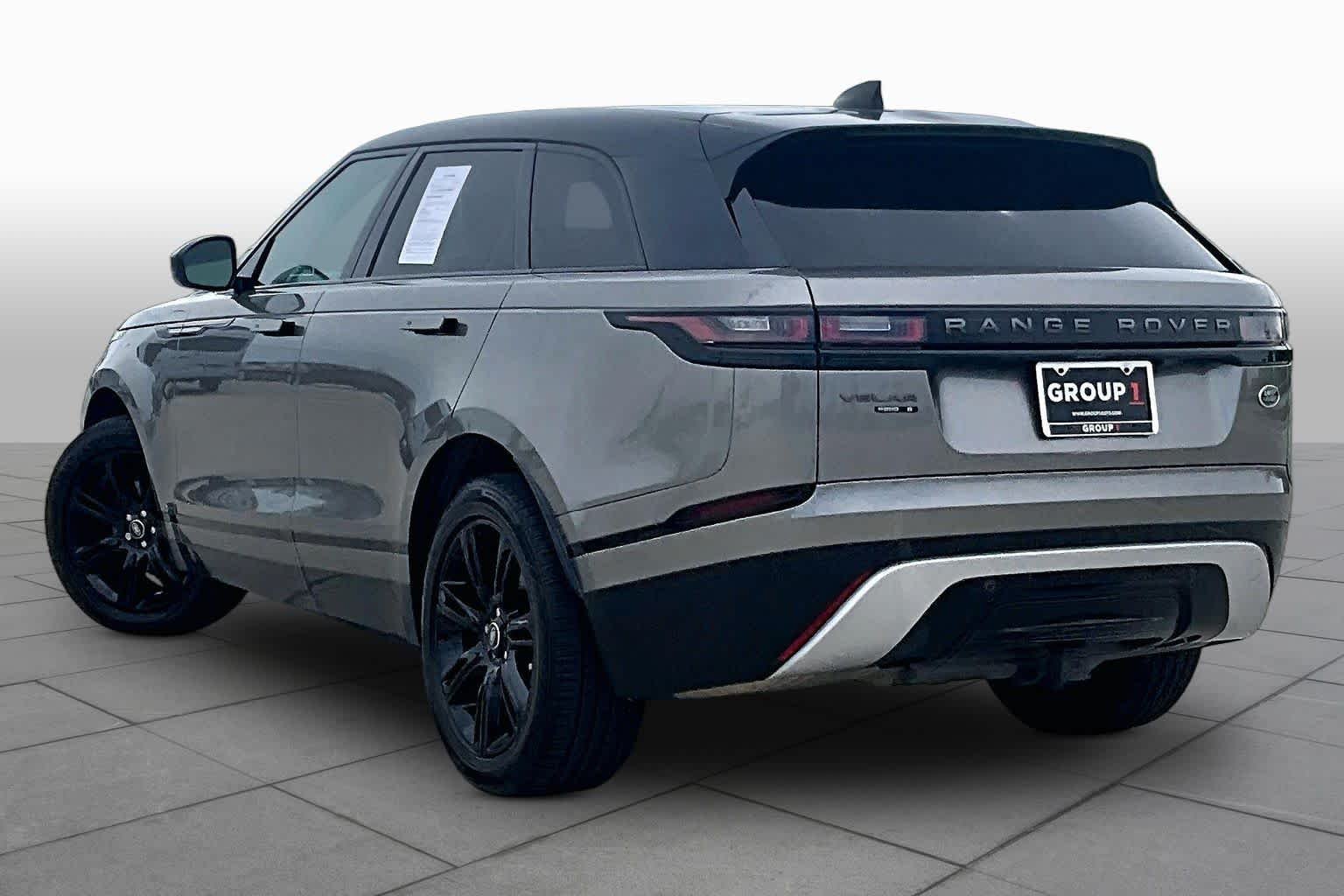 Used 2020 Silicon Silver Premium Metallic Land Rover R-Dynamic S image 11