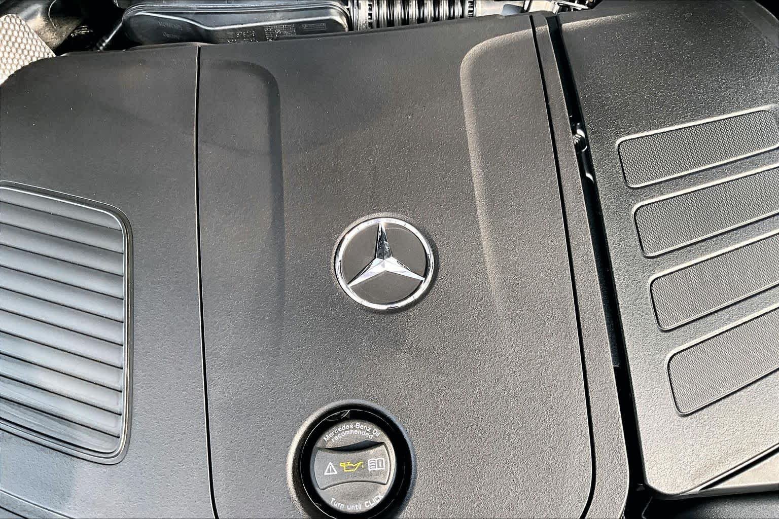Used 2025 Black Mercedes-Benz GLC 300 image 33