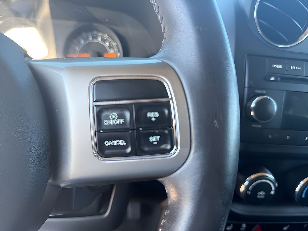 Used 2015 Granite Crystal Metallic Clearcoat Jeep Latitude image 26