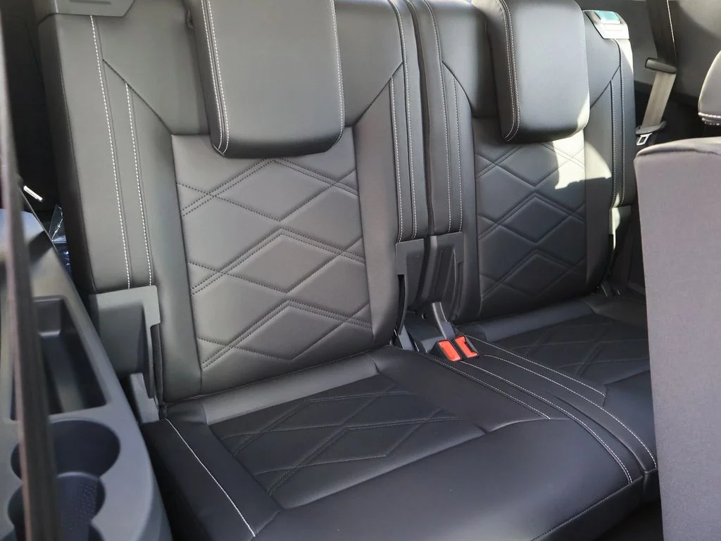 New 2026 Silver Volkswagen 2.0T SE w/Technology image 33