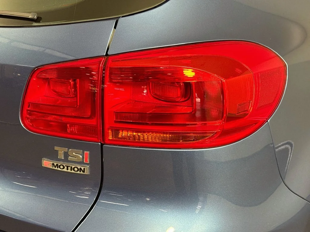 Used 2018 Blue Volkswagen 2.0T image 31