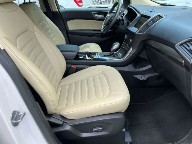 Used 2015 White Platinum Clearcoat Metallic Ford SEL image 24