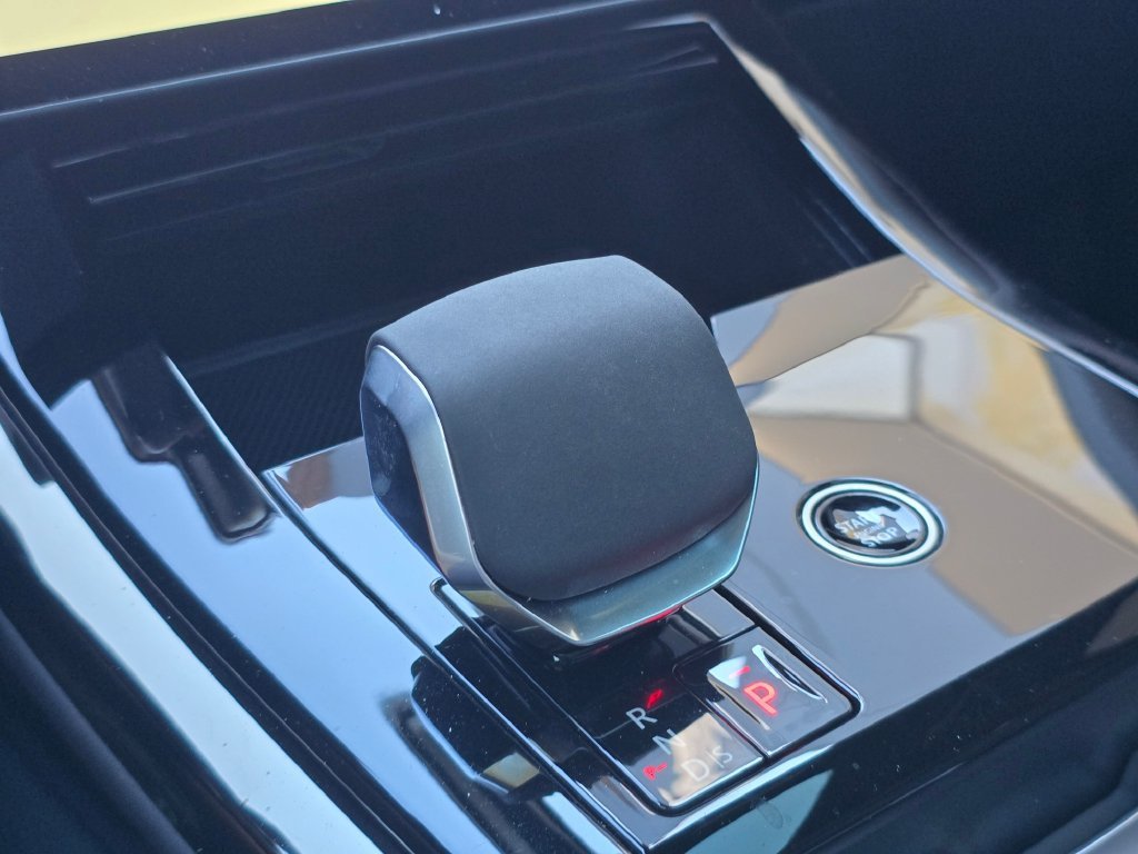 Certified Used 2025 Black Land Rover Dynamic SE image 26