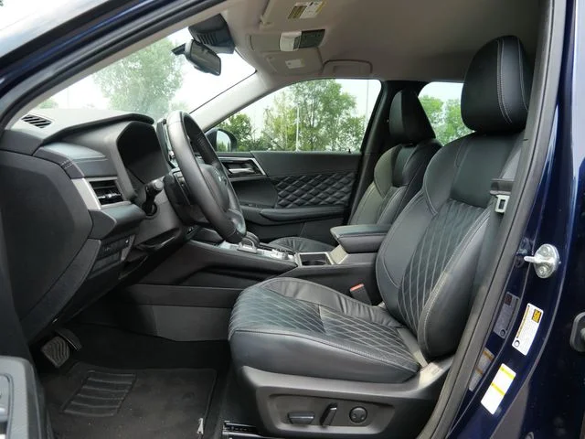 Used 2022 Cosmic Blue Metallic Mitsubishi SEL image 14