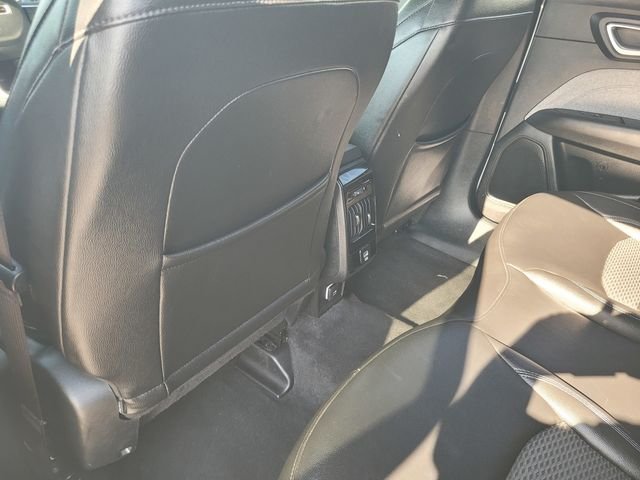 Used 2024 Silver Jeep Latitude image 14