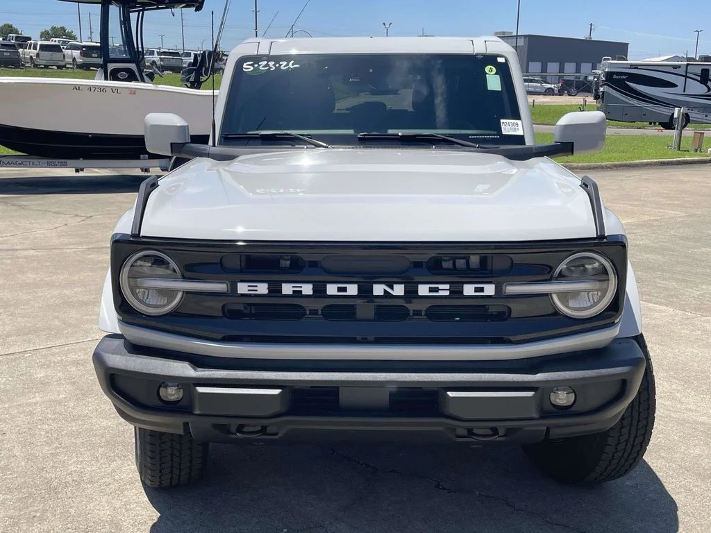New 2026 White Ford Outer Banks image 8