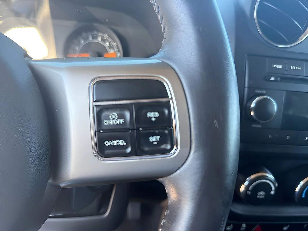 Used 2015 Granite Crystal Metallic Clearcoat Jeep Latitude image 26
