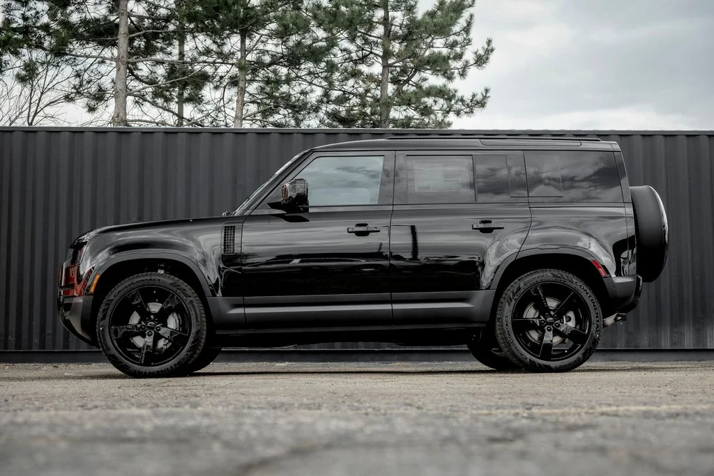 New 2026 Santorini Black Land Rover S image 3