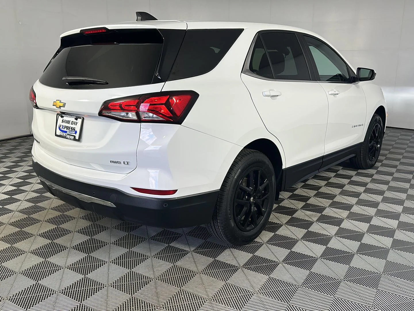 Used 2024 Summit White Chevrolet LT image 7